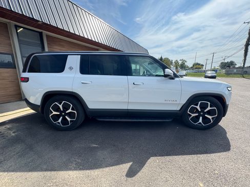 Used 2023 Rivian R1S Adventure AWD/4WD image 12