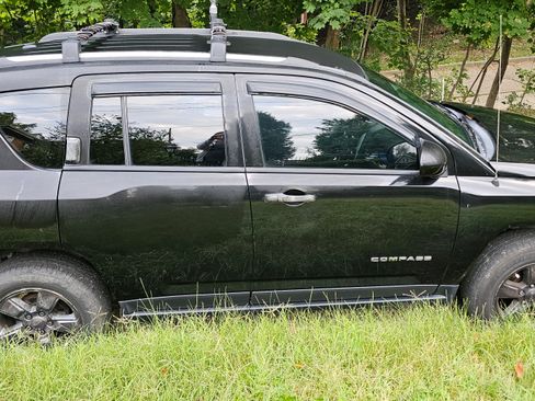 Used 2016 Jeep Compass Latitude image 4