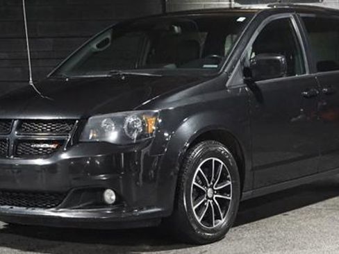 Used 2018 Dodge Grand Caravan SE image 1