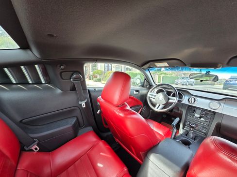 Used 2005 Ford Mustang GT Premium image 11