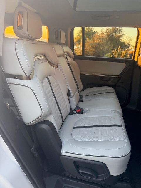 Used 2025 Rivian R1S Adventure Dual AWD/4WD image 8