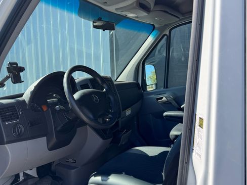 Used 2017 Mercedes-Benz Sprinter 2500 image 6