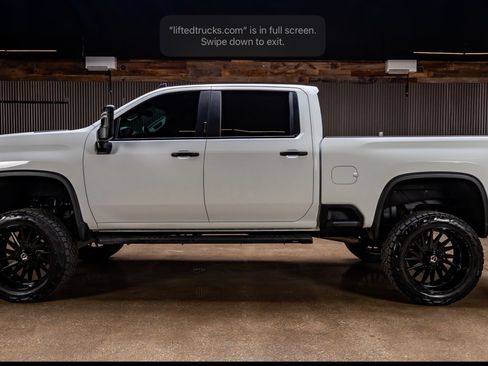 Used 2023 Chevrolet Silverado 2500 Custom w/ Custom Convenience Package AWD/4WD image 11