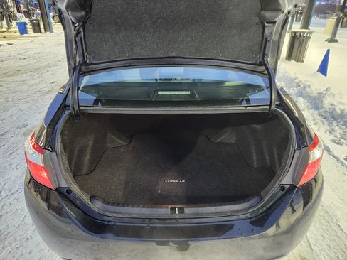 Used 2015 Toyota Corolla LE image 19