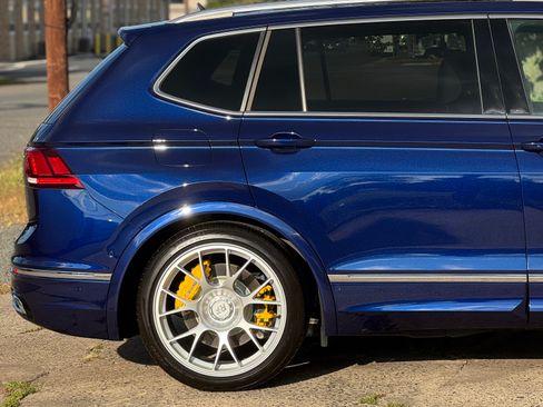 Used 2024 Volkswagen Tiguan SEL R-Line image 4
