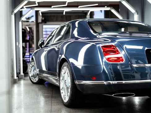 Used 2011 Bentley Mulsanne RWD image 2