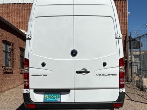 Used 2015 Mercedes-Benz Sprinter 2500 image 25