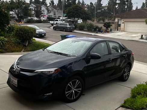 Used 2017 Toyota Corolla LE image 2