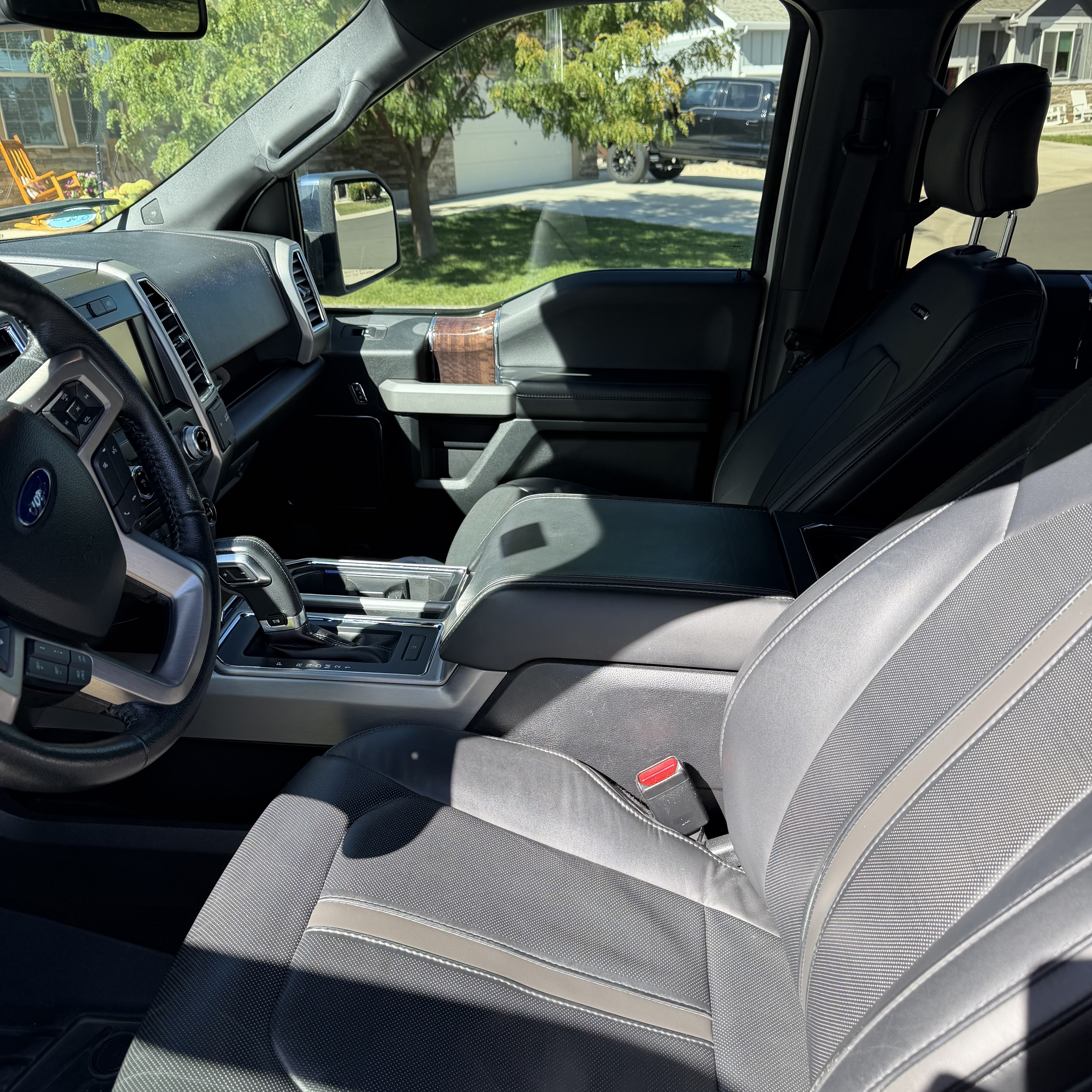 Used 2015 Ford F150 Platinum w/ Equipment Group 701A Luxury AWD/4WD image 16