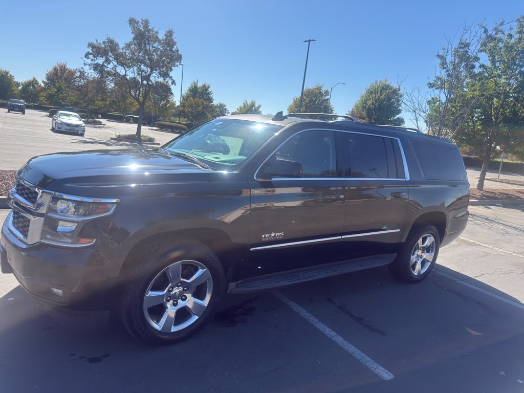 Used 2015 Chevrolet Suburban LT w/ Luxury Package RWD image 2