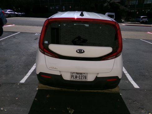 Used 2021 Kia Soul LX image 8