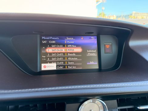 Used 2017 Lexus ES 350 w/ Luxury Package image 9