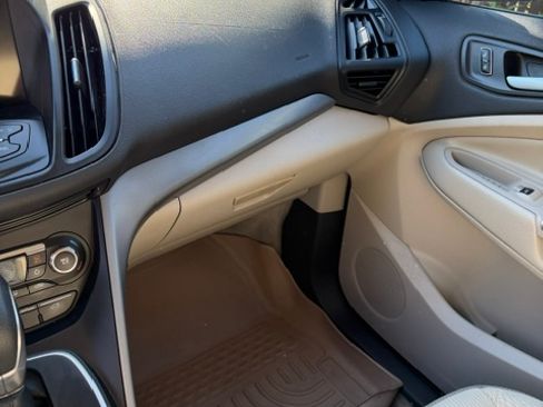 Used 2013 Ford Escape SE FWD image 29