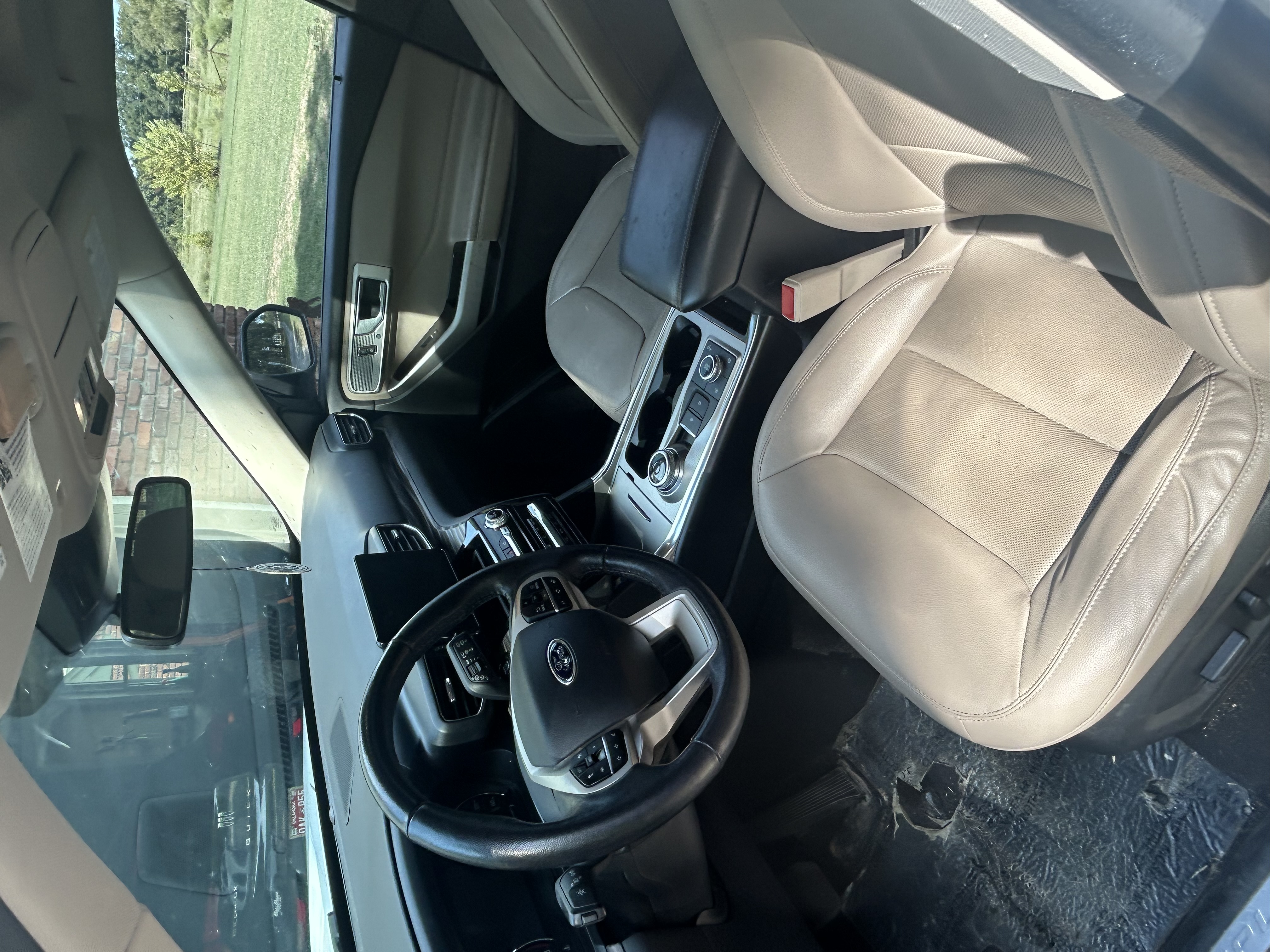 Used 2021 Ford Explorer Limited w/ Equipment Group 301A AWD/4WD image 13