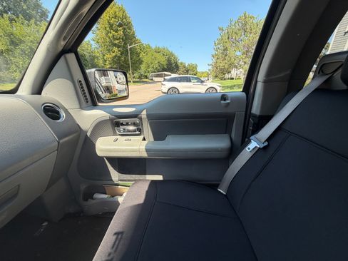 Used 2005 Ford F150 XLT RWD image 12