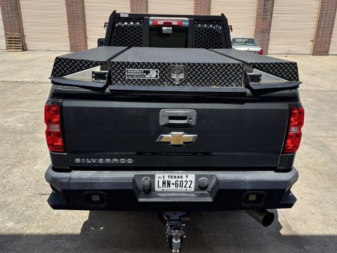 Used 2018 Chevrolet Silverado 2500 LT w/ LT Convenience Package image 9