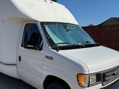 Used 2003 Ford E-350 and Econoline 350 Super Duty image 2