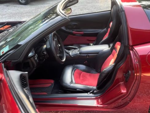 Used 1999 Chevrolet Corvette Coupe w/ Roof Pkg image 2