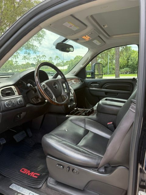 Used 2013 GMC Sierra 2500 Denali w/ Suspension Package, Off-Road AWD/4WD image 12