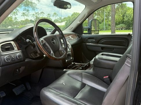 Used 2013 GMC Sierra 2500 Denali w/ Suspension Package, Off-Road AWD/4WD image 12