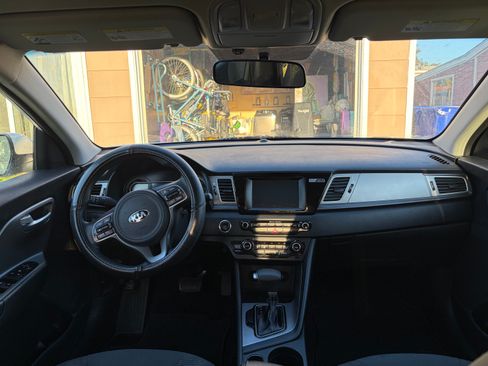 Used 2018 Kia Niro LX image 4