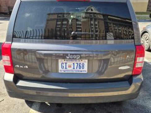 Used 2017 Jeep Patriot Latitude image 2