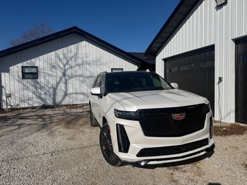 Used 2023 Cadillac Escalade V w/ Heavy-Duty Trailer Package image 2