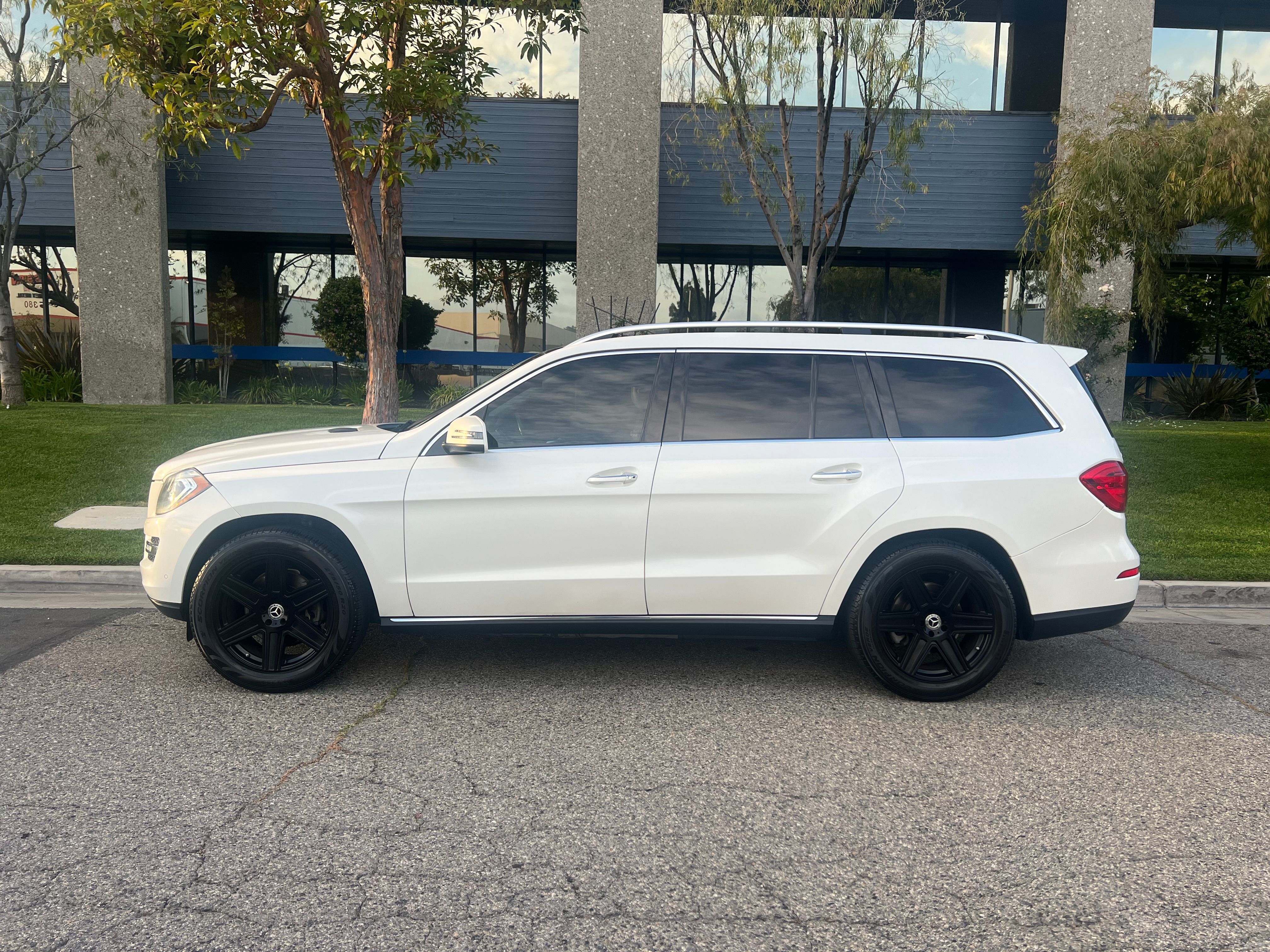 Used 2013 Mercedes-Benz GL 320 BlueTEC 4MATIC image 4