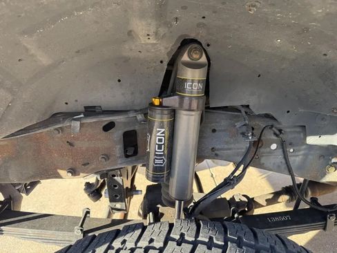 Used 2005 Ford Excursion XLT image 6