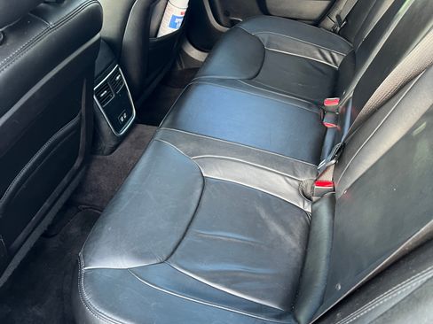 Used 2017 Chrysler 300 Limited image 5