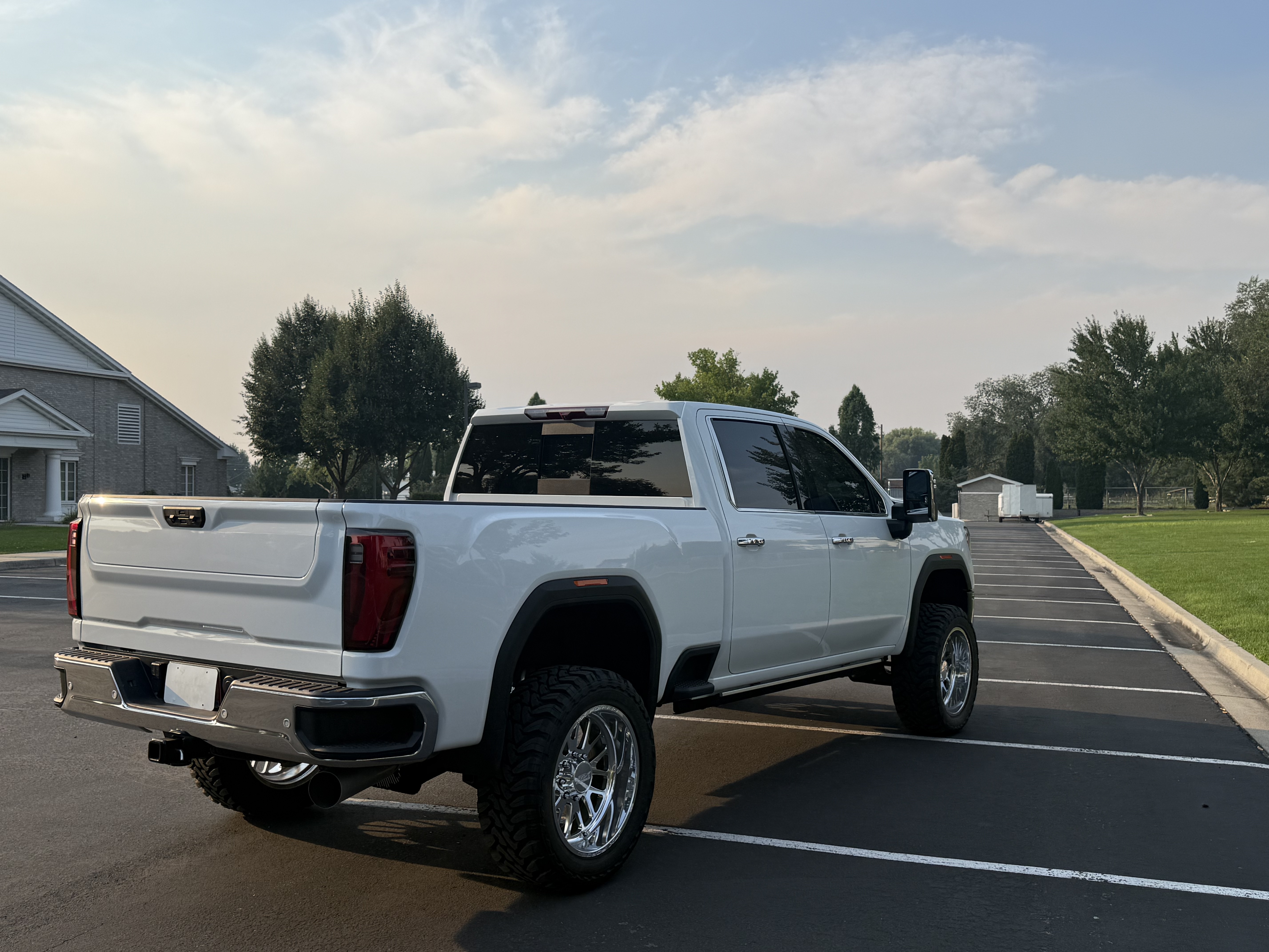 Used 2024 GMC Sierra 3500 SLT w/ SLT Premium Package AWD/4WD image 4