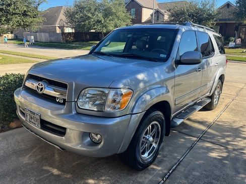 Used 2006 Toyota Sequoia SR5 image 2
