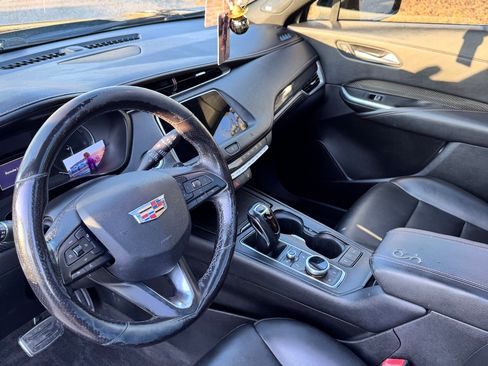 Used 2019 Cadillac XT4 Sport w/ Cold Weather Package FWD image 9