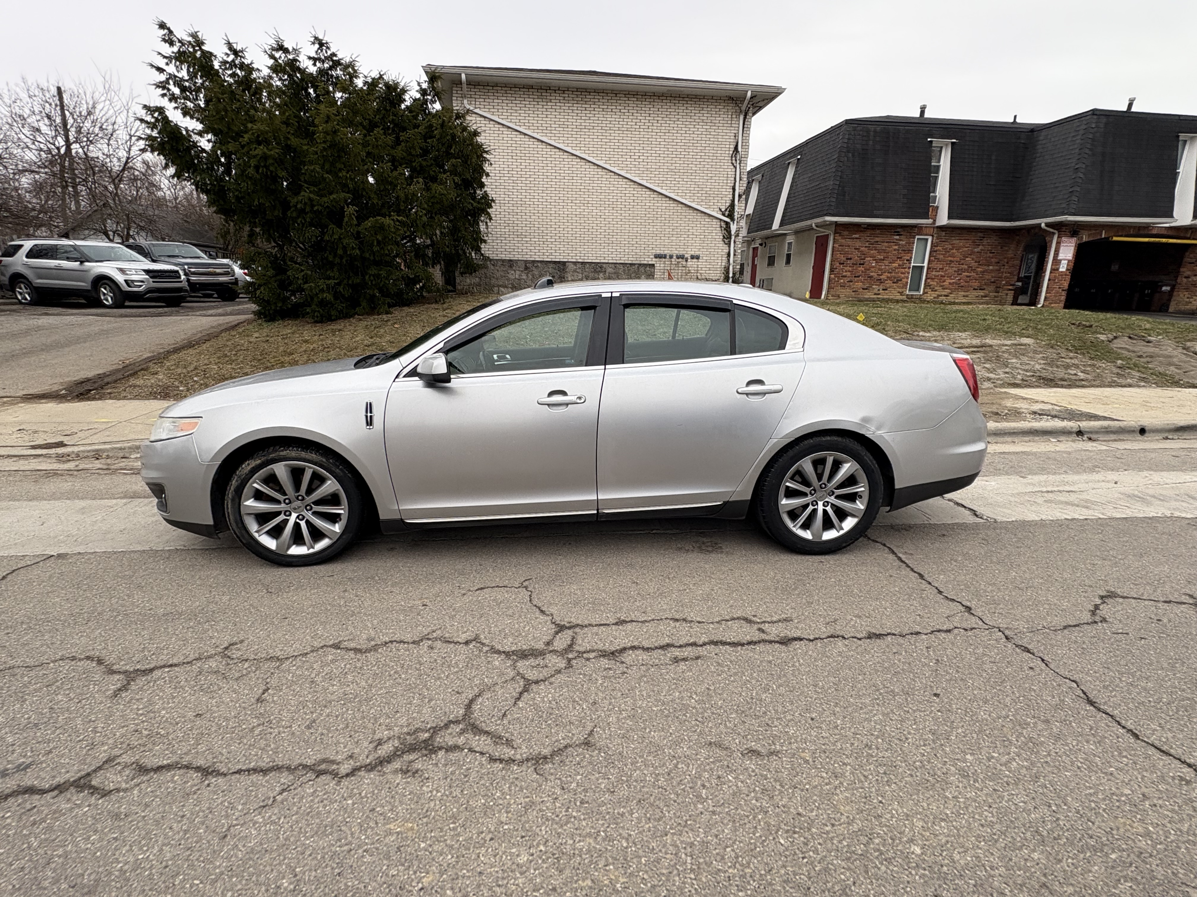 Used 2012 Lincoln MKS FWD image 9