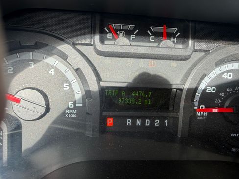 Used 2011 Ford E-350 and Econoline 350 XLT image 4