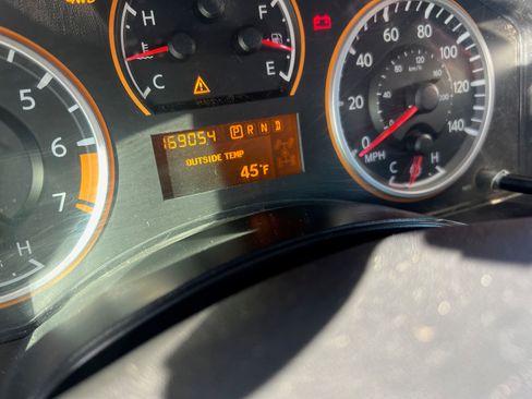 Used 2013 Nissan Titan SV w/ Tow Pkg image 14