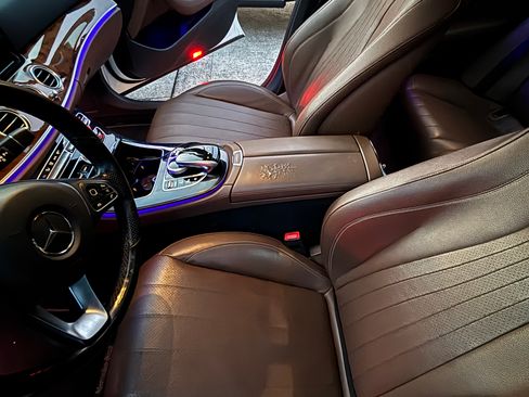 Used 2017 Mercedes-Benz E 300 4MATIC image 8