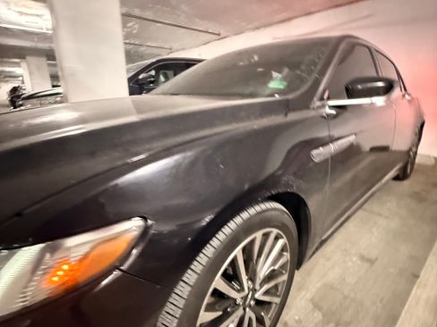 Used 2019 Lincoln Continental Select image 11