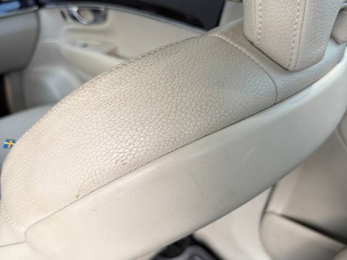 Used 2019 Volvo XC90 T5 Momentum w/ Multimedia Package image 16