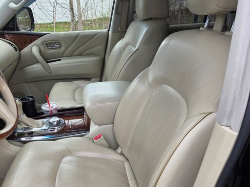 Used 2016 INFINITI QX80 4WD w/ Deluxe Technology Package image 6