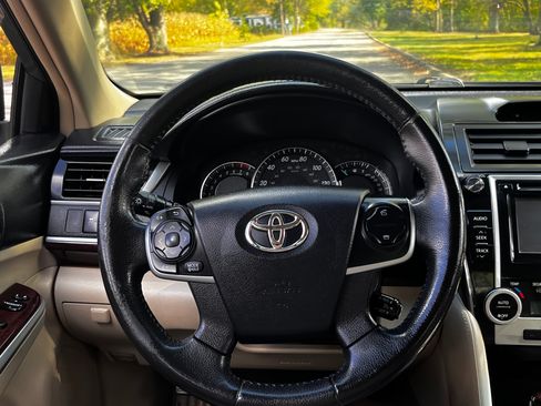 Used 2012 Toyota Camry XLE FWD image 6