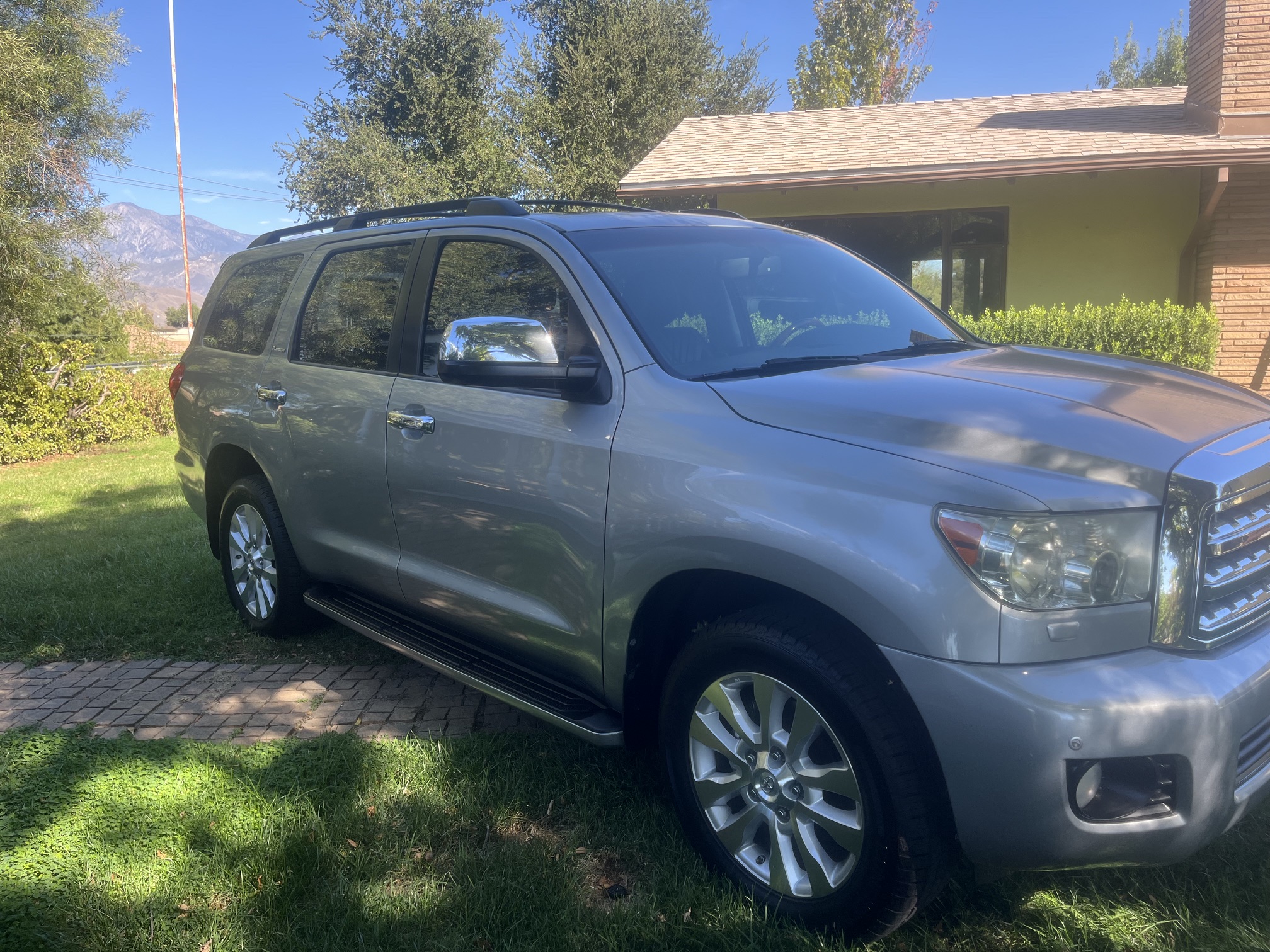 Used 2010 Toyota Sequoia Platinum RWD image 6