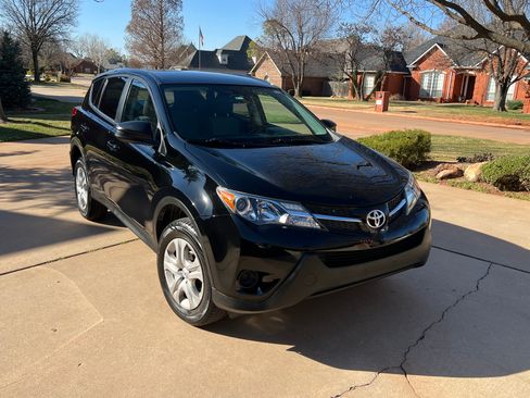 Used 2014 Toyota RAV4 LE image 2