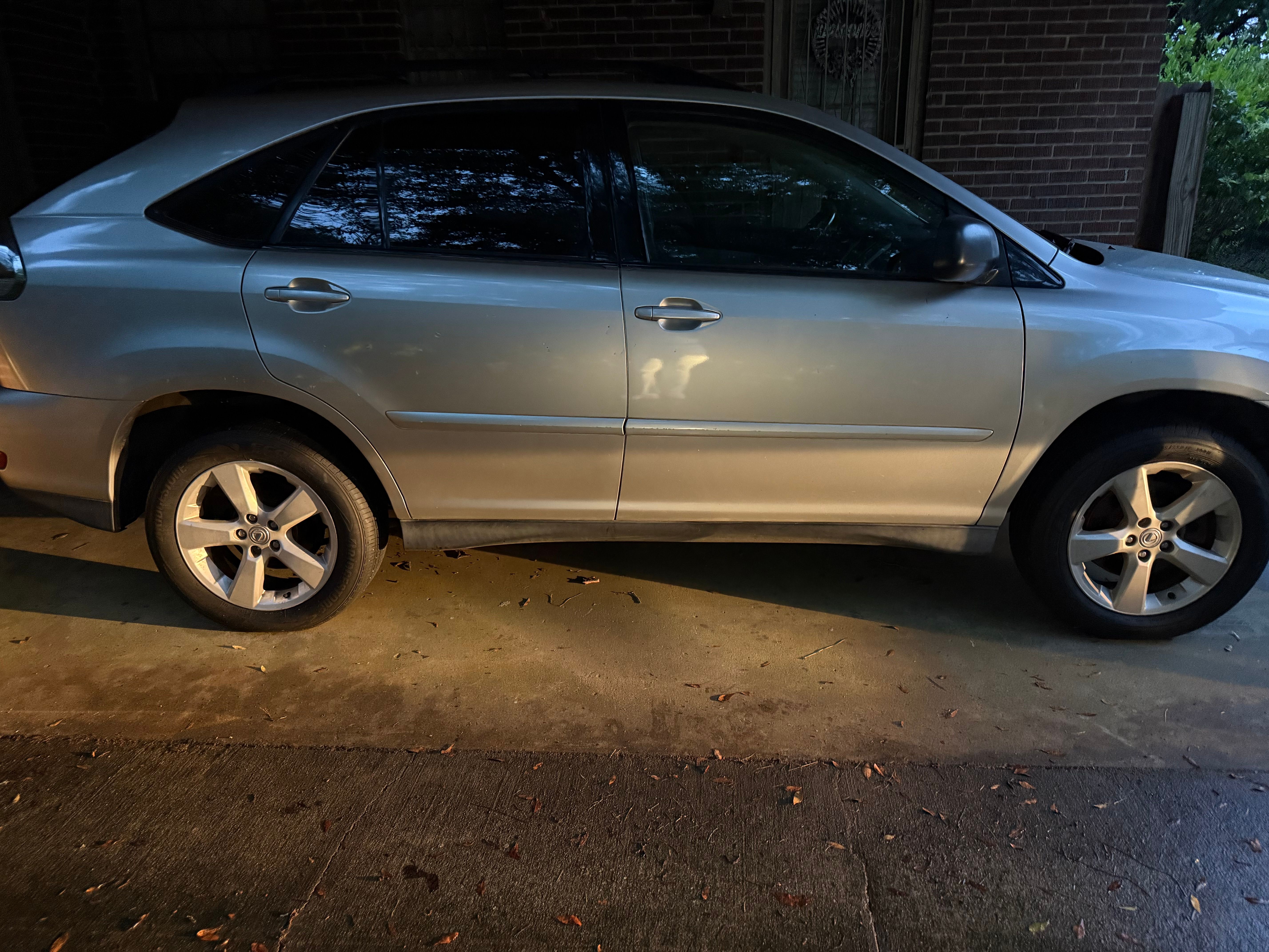 Used 2006 Lexus RX 330 FWD image 1