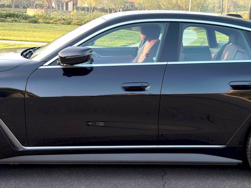 Used 2023 BMW i4 eDrive40 image 8