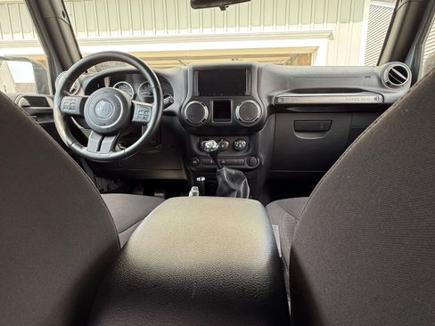Used 2015 Jeep Wrangler Unlimited Sport AWD/4WD image 13