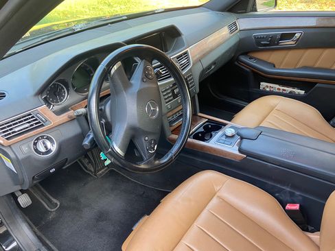 Used 2011 Mercedes-Benz E 350 4MATIC Sedan image 4