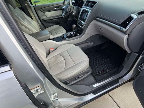 Used 2016 GMC Acadia SLT image 18