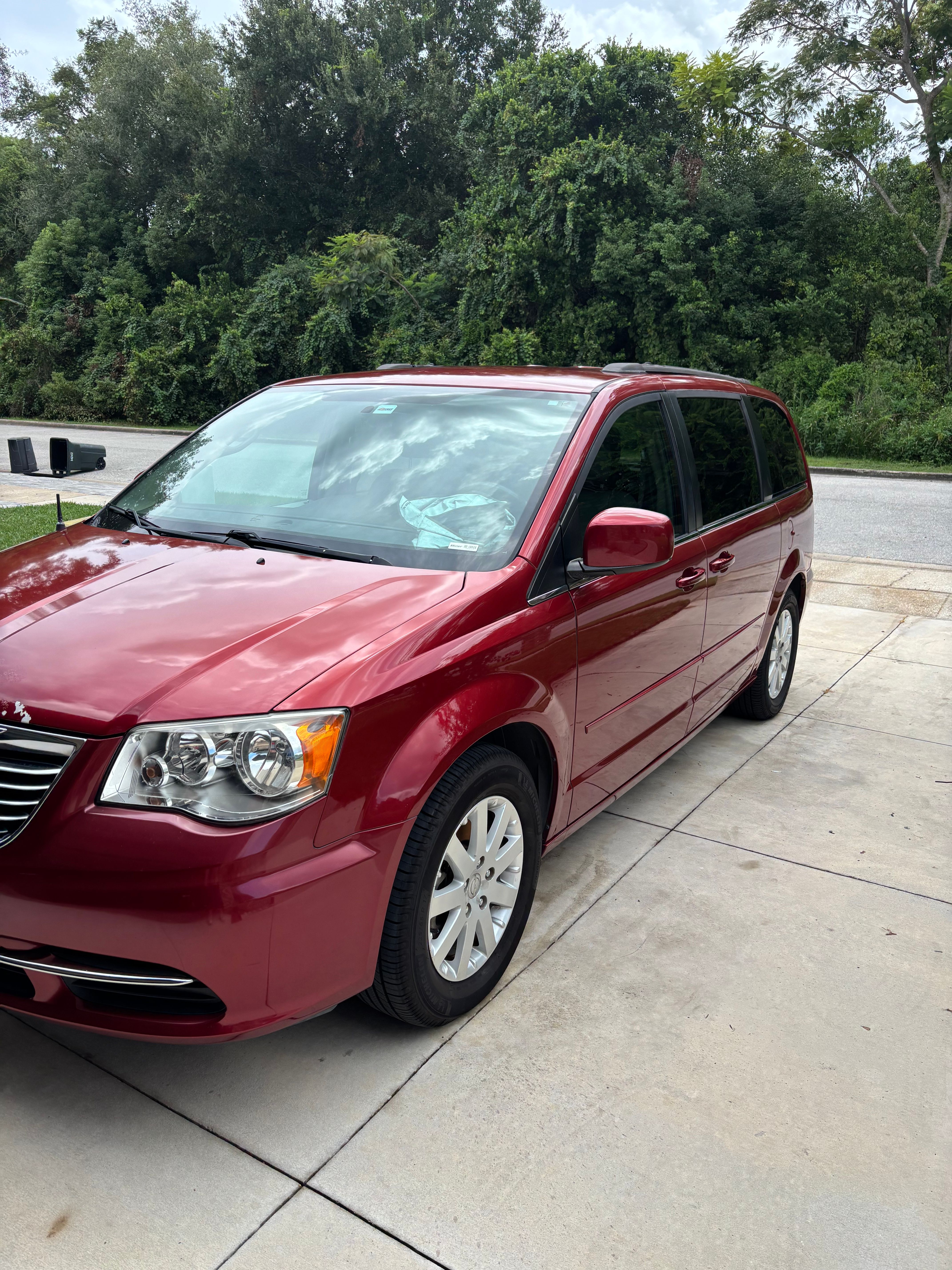 Used 2016 Chrysler Town & Country LX FWD image 13