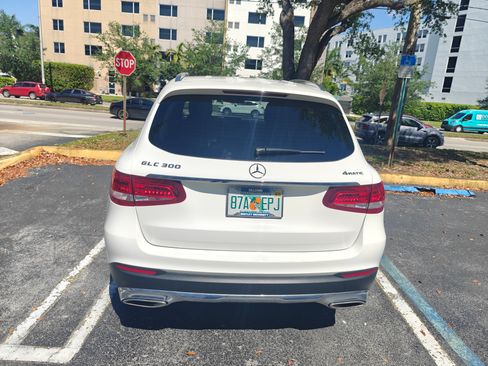 Used 2019 Mercedes-Benz GLC 300 4MATIC image 11